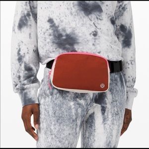 Lululemon Everywhere Beltbag